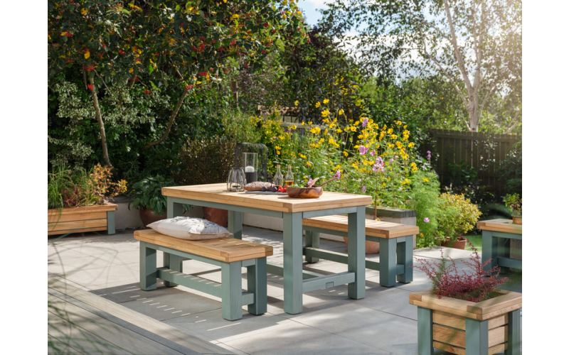 E 03/04 (MD) Win A £250 Voucher to Spend at Funky Chunky Furniture